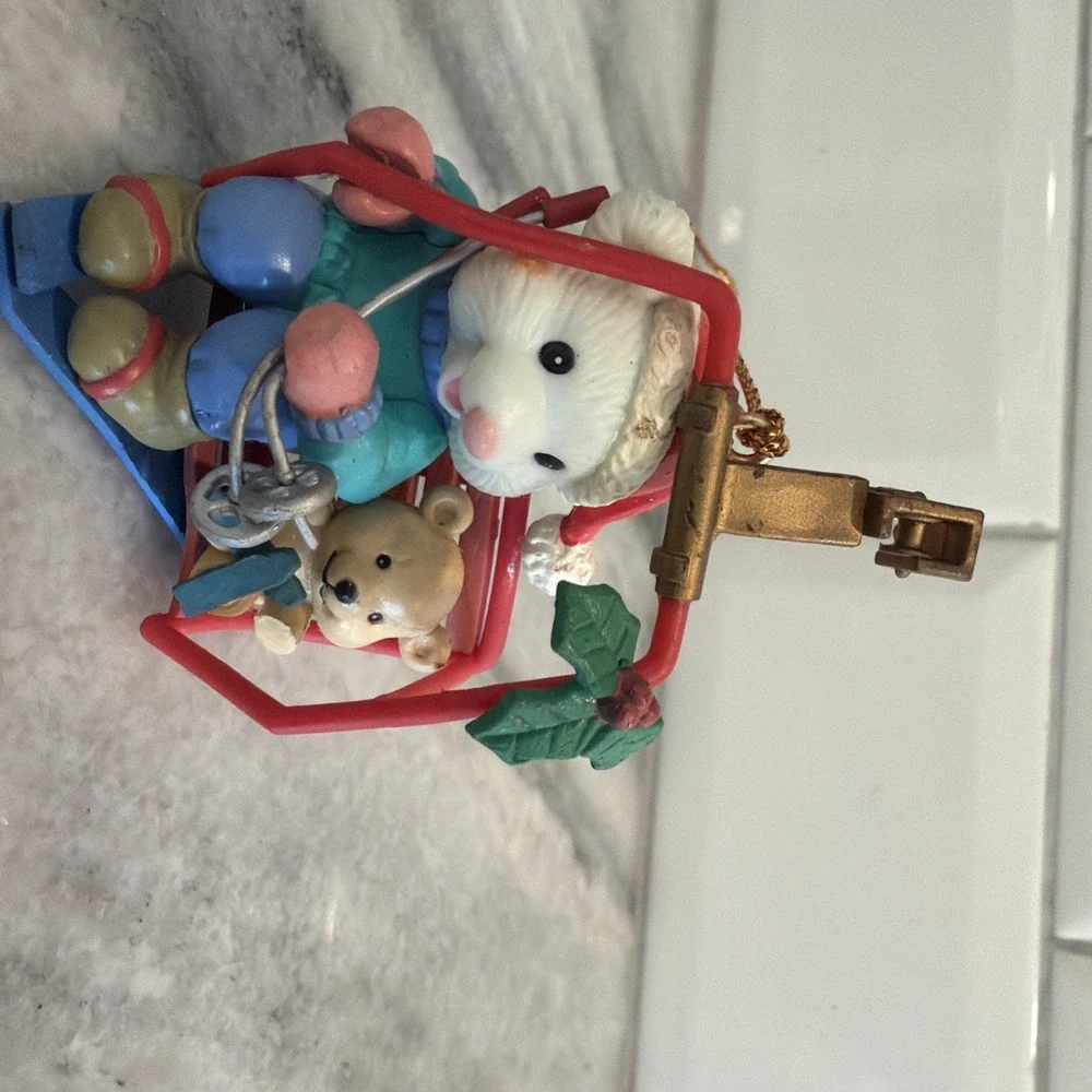 VTG Lustre Fame 1992 Christmas Tree Ornament Skiing MOUSE &‎ Bear Ski Lift